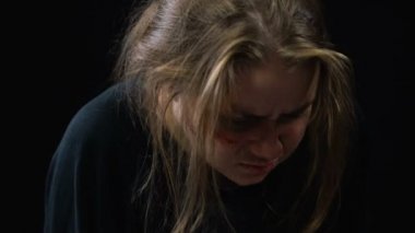 Zalim adam kapma karısı, ceza, terör evde kurbanla korkutucu