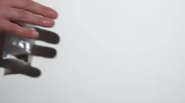 Eroin çantayla örnek vererek alıcı, uyuşturucu kaçakçılığı, closeup için satıcı el