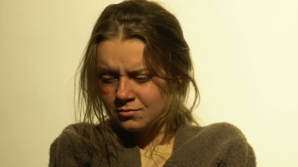 Eroin Doz Satan Uyuşturucu Satıcısı Özlem Çekilmesi Acı Kadın Bağımlısı — Stok video