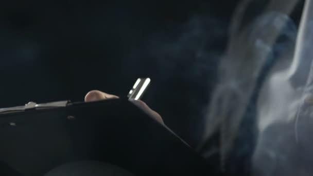 Investigador Fumador Gravação Depoimento Vítima Interrogatório Close — Vídeo de Stock