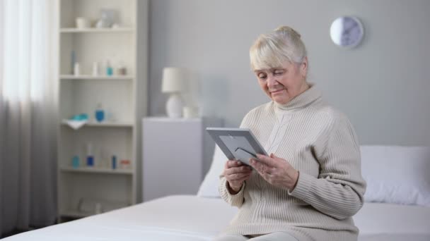 Sad Old Woman Looking Picture Her Husband Sitting Bed Living — Stock Video