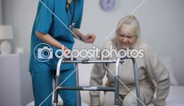 Çerçeve, Kalça eklemi replasmanı sonrası rehabilitasyon yürüyüş getirerek hasta hemşire