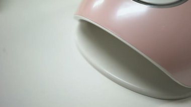 El koyarak Led lamba, kurutma jel tırnak cilası, Güzellik Salonu istemci manikür
