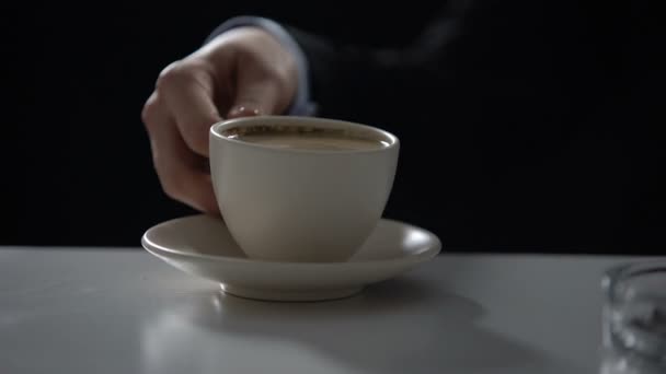 Manager Kaffee Trinken Und Zigarette Rauchen Morgenarbeit Tradition Nahaufnahme — Stockvideo