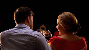 Çift tungur kadeh şarap, romantik tarih birlikte, vaktinizi seviyorum