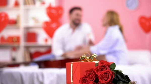 Schönes Paar Feiert Den Valentinstag Zusammen Genießt Die Gemeinsame Zeit — Stockfoto