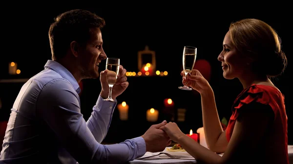 Man Lady Holding Hands Drinking Champagne Romantic Dinner Restaurant — Stock Photo, Image