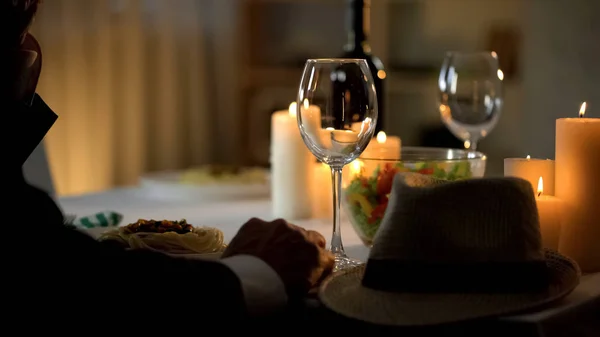 Meneer Pak Zitten Aan Geserveerd Tafel Restaurant Jubileumfeest — Stockfoto