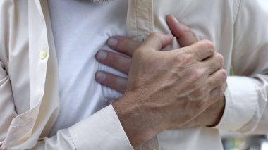 Yetişkin adam keskin duygu ağrı, göğüs, kalp krizi riskini Kardiyoloji