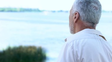 Arkadan görünüşü komuta sizde seyir nehir ve güzel manzara, turizm