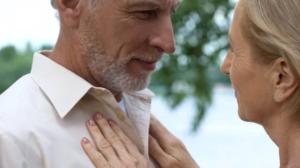 Romantic Outdoor Date Happy Pensioner Couple Care Support Relationship — Stock Photo, Image