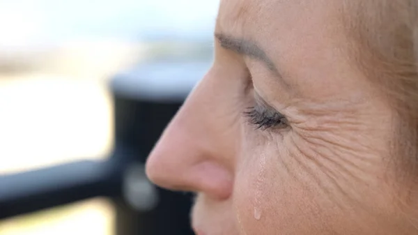 Mulher Velha Chorando Dificuldades Relacionamento Dor Traição Violência Doméstica — Fotografia de Stock