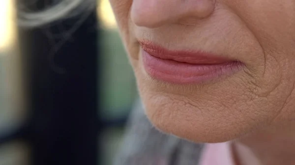 Rynkig Hud Runt Munnen Nära Upp Plastikkirurgi Behandling Ålderstecken — Stockfoto