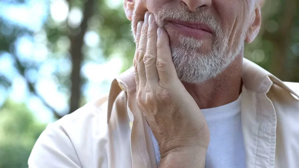 Homem Idoso Tendo Problema Com Dentes Programa Social Próteses Dentárias — Fotografia de Stock