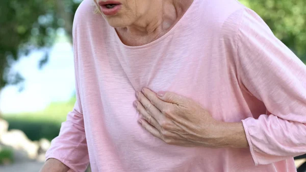 Doença Cardíaca Grave Mulher Precisa Primeiros Socorros Sofrendo Dor Durante — Fotografia de Stock