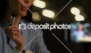 Cilt bakım ürünü Fotoğraf etkisi gösteren çekici güzellik blogger