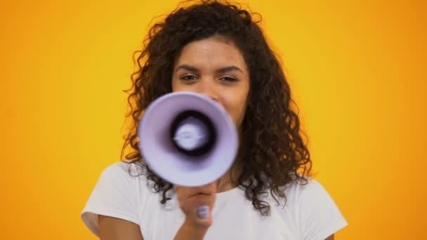 Mulher Afro Americana Usando Megafone Para Protesto Opinião Pública Política — Vídeo de Stock