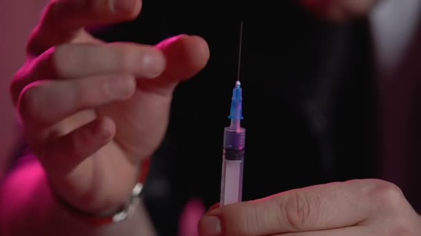 Homme Faisant Injection Héroïne Boîte Nuit Sensation Euphorie Toxicomanie — Video