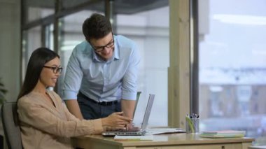 Sözleşme laptop, okuma ortakları karlı bir anlaşma, sevindirici başlangıç