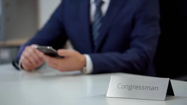 Congressman Using Smartphone Communication Examining Political Situation — Stock Photo, Image