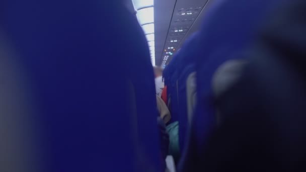 Fluggäste Bei Billigflieger Tourismus Und Migrationsurlaub — Stockvideo