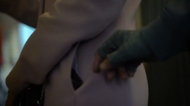 Yankesici hırsız çanta Bayan banliyö, toplu taşıma suç oranı üzerinden çalmak