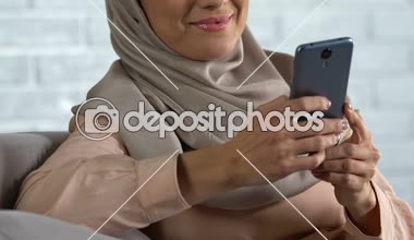 Müslüman erkek sohbet cep telefonu evde, test yeni app, teknoloji