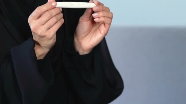 Arab Woman Hijab Rejoicing Positive Pregnancy Test Showing Female Friend — Stock Video