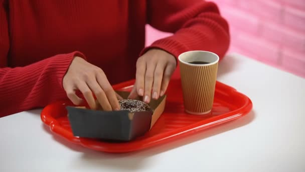 Femme Végétarienne Refusant Manger Poulet Frit Mode Vie Sain Surpoids — Video