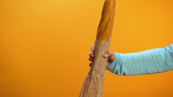 Placa Fixação Feminina Com Donut Fita Métrica Mostrando Polegares Para — Vídeo de Stock