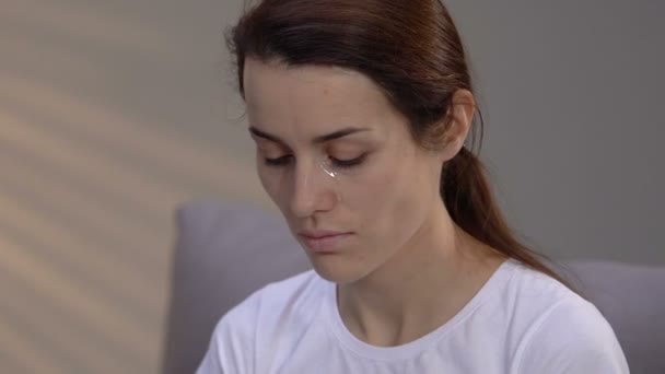 Donna Incinta Difficoltà Che Stringe Calzini Rosa Problemi Psicologici Depressione — Video Stock