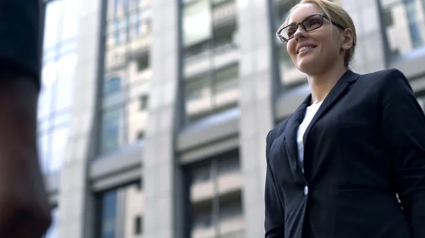 Smiling Businesswoman Meeting New Client Negotiations Investor Start — Stock Photo, Image