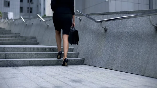 Business Woman Going Upstairs Climbing Career Ladder Achieving Goals Aims — Stock Photo, Image
