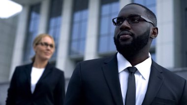 Destek ve takım çalışması, Yöneticisi duran işkadını kavramı