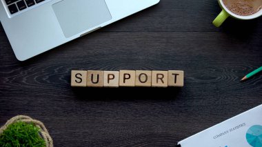 Ahşap küpler, profesyonel yardım, bağış ve gönüllü üzerinde yapılan kelime destek