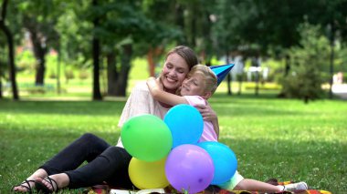 Sevgi dolu oğlu tebrik anne Doğum günü, tek çocuk ve minnettar çocuk