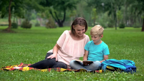 Happy Mother Son Reading Book Outdoors Common Interest Leisure Time — Stock Photo, Image
