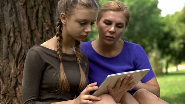 Mom Daughter Reviewing College Programs Tablet Apply Online Services — Stock Photo, Image