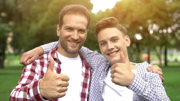 Happy Son Father Showing Thumbs Enjoying Pastime Together Picnic — Stock Photo, Image