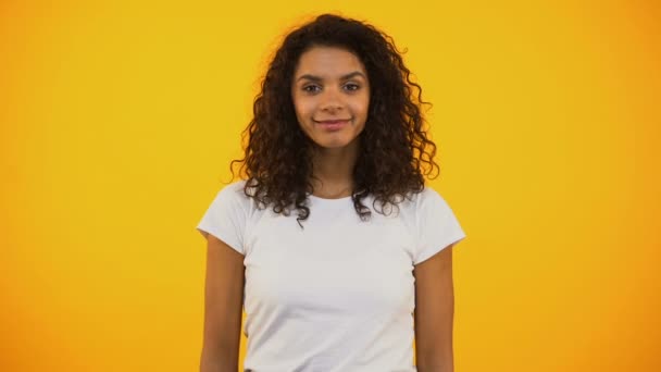 Feliz Mezcla Raza Femenina Meditando Pose Loto Practicando Yoga Cuidado — Vídeos de Stock