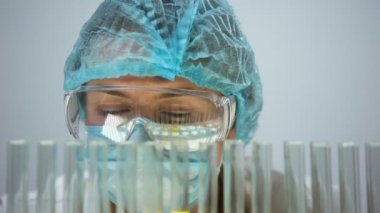 Tüp, benzin kalite iyileştirme deneme testi sıvı dökme bilim adamı