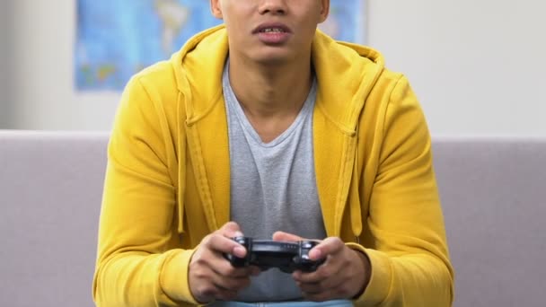 Wütender Afroamerikanischer Highschooler Verliert Videospiel Freizeit Teenager Lebensstil — Stockvideo