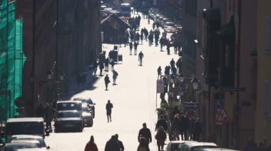 Nürnberg, Almanya - 16 Kasım 2018: Gezi şehrin. Yürüyen Nürnberg street, Almanya, zevk güneşli hafta sonu, yavaş hareket insanlar