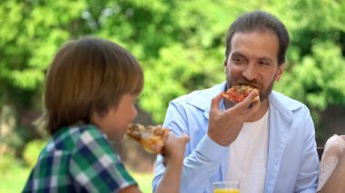 Oğul ve baba lezzetli pizza kafe, en sevdiğim yemek, Aile hafta sonu yemek