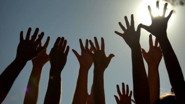 Kampanya, liderlik gönüllü demokrasi için oylama yükselterek eller insanlar