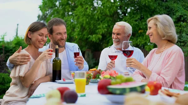 Old Middle Aged Couples Toasting Holding Wine Glasses Happy Marriage — Stock Photo, Image