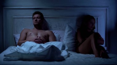 Rahatsız adam hayal kırıklığına Bayan, ilişki kriz üzerinden özür kabul etmiyor