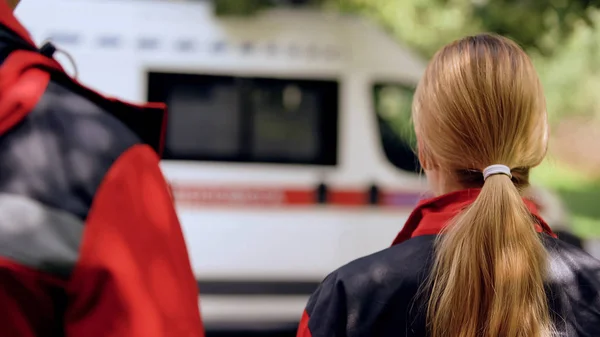 Ambulansen Besättningen Kommer Att Transport Skynda Till Patienten Snabb Och — Stockfoto