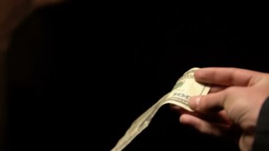 Erkek kadın Doları banknot, cinsel hizmetlerini, fuhuş için ödeme veriyor