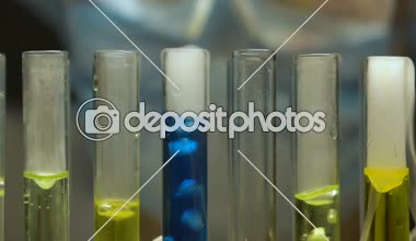 Test tüpü içinde turnusol kağıdı koyarak, ph seviyesi, kozmetik ölçme bilim adamı